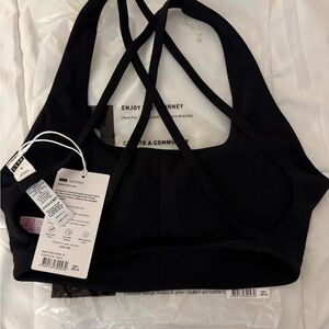 LSKD Black Strappy Crossback Sports Bra